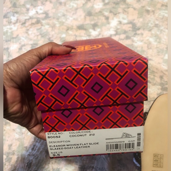 9/12 woven chocolate Tory Burch slides - Picture 4 of 4